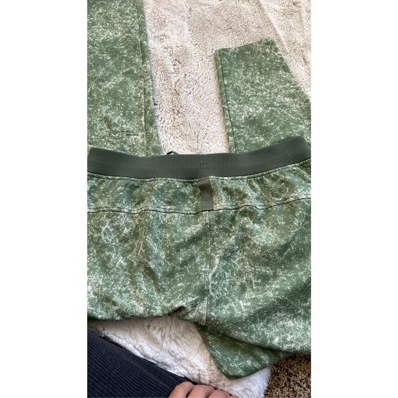 Lululemon Textured Tech Pant Size L in Denim Wash Print Green Twill Multi - Picture 8 of 11